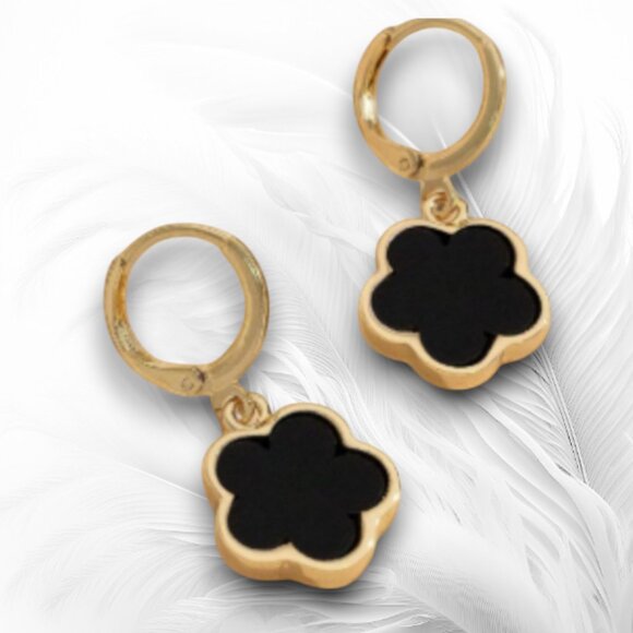 New Jewelry Set with Black Flower Pendants: Earrings, Bracelet and Necklace - Picture 2 of 4